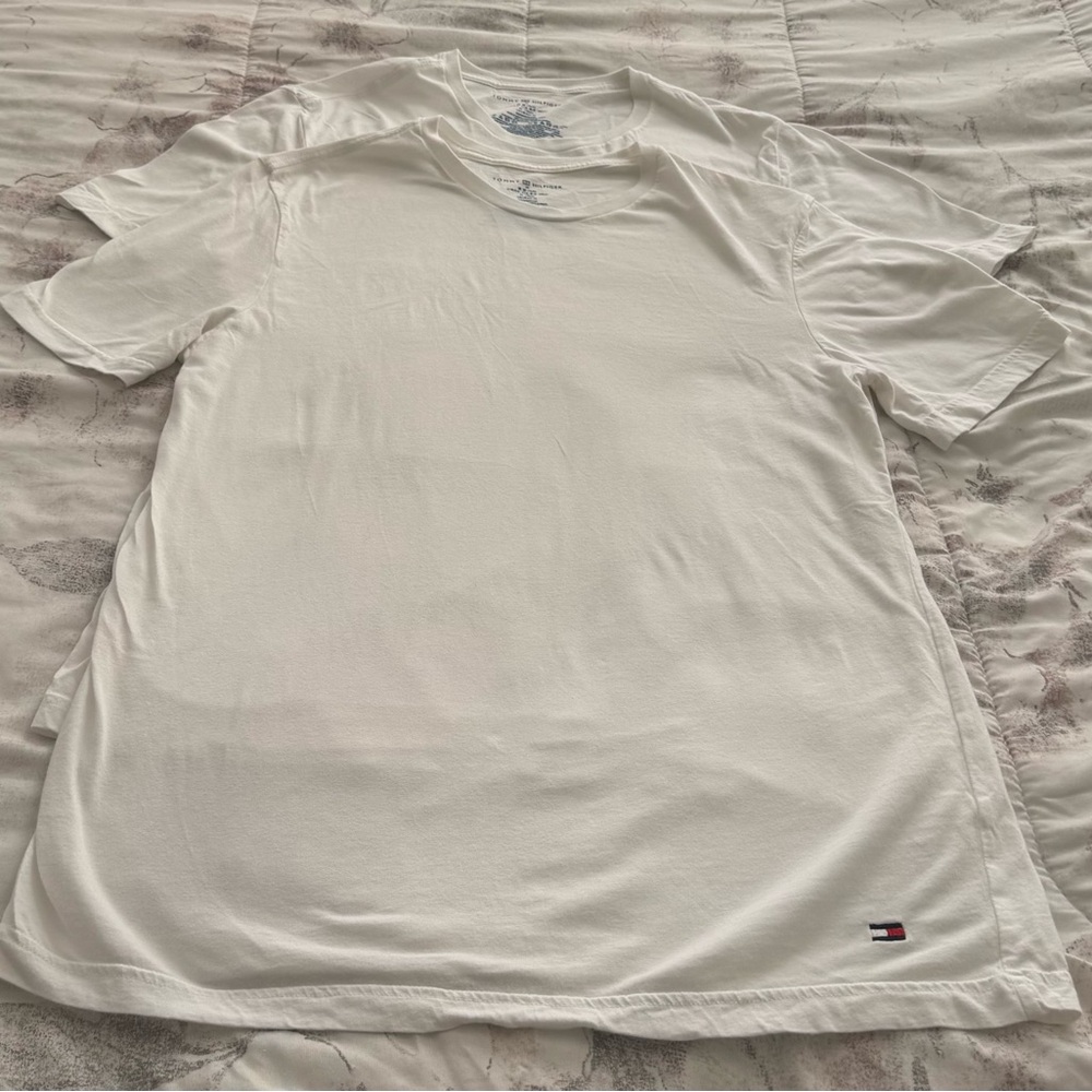 Set of 2 Tommy Hilfiger Men's Classic White Tee, size M crewneck logo casual